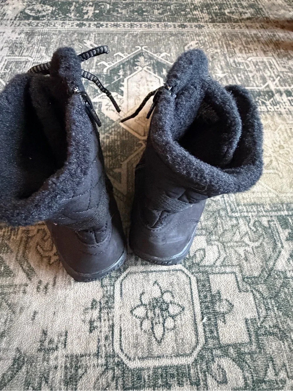 Skechers women's Easy Going Moro Street winter boots in black, size 10